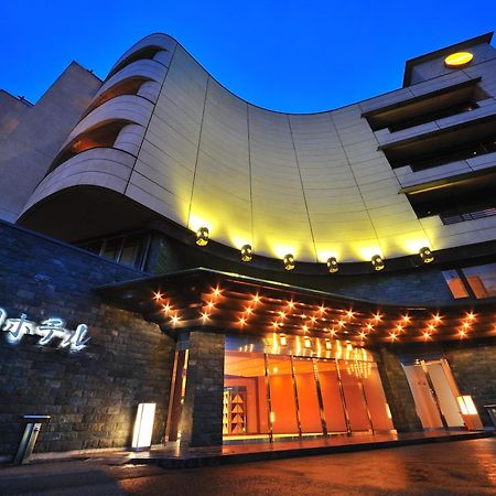 Senkeien Tsukioka Hotel Kaminoyama Екстериор снимка